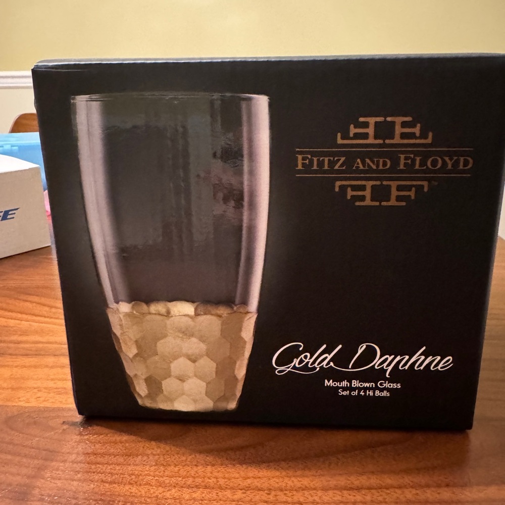 New Fitz and Floyd Gold Daphne Glass Set